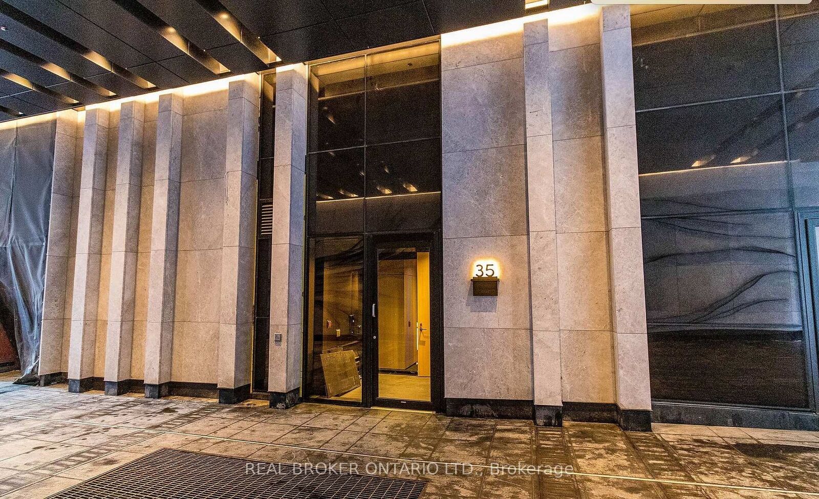 Property Photo:  35 Mercer Street 3311  ON M5V 0V1 