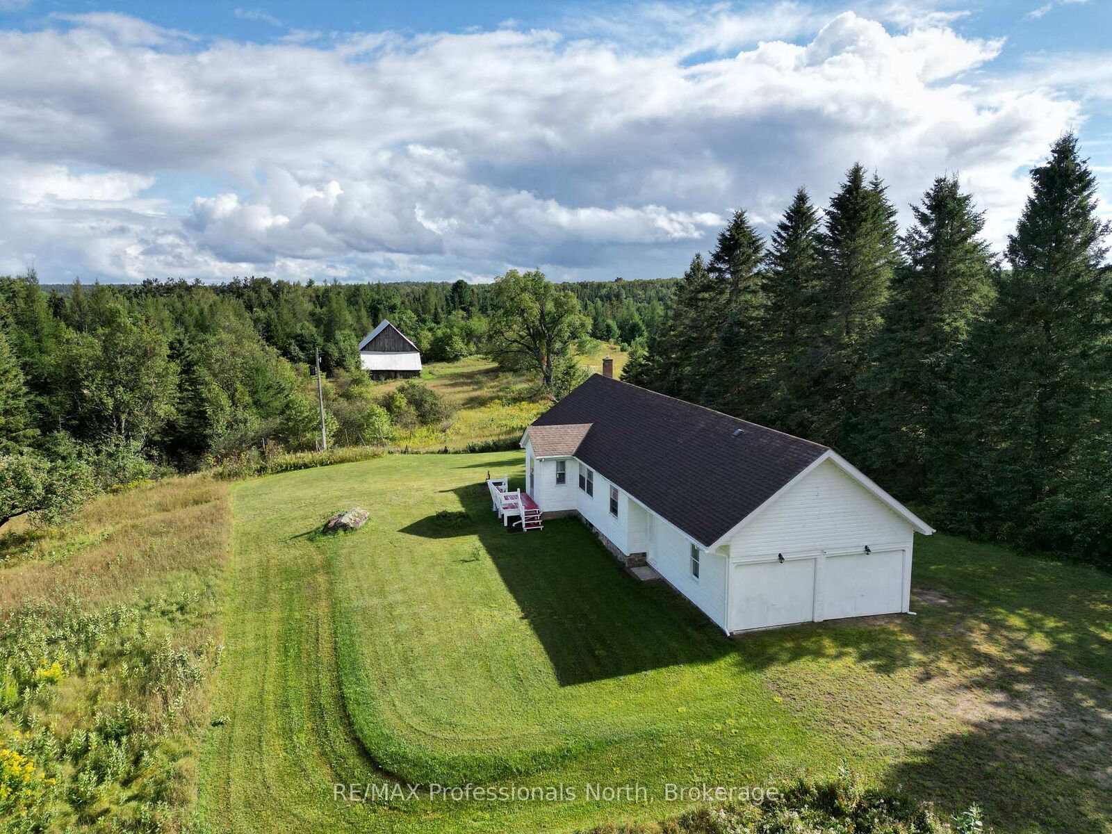 Property Photo: 1418 Sedgwick Road ON K0M 2K0