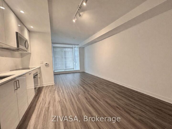 Property Photo: 1926 Lakeshore Boulevard W 3911 ON M6S 1A1
