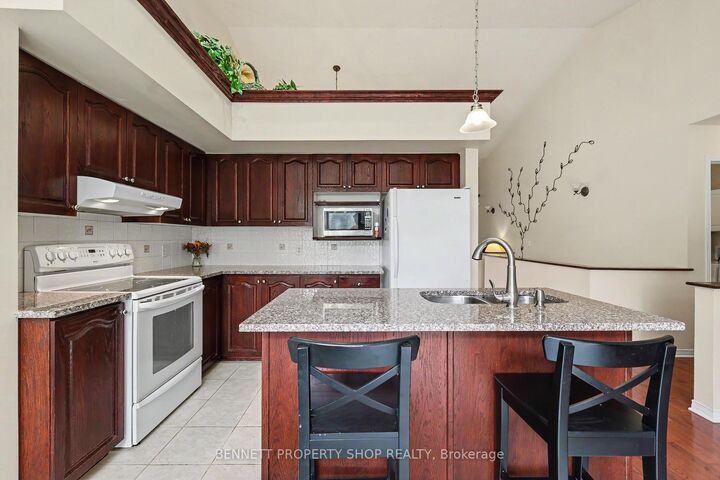 Property Photo:  4 Burnstead Crescent  ON K2M 2T4 