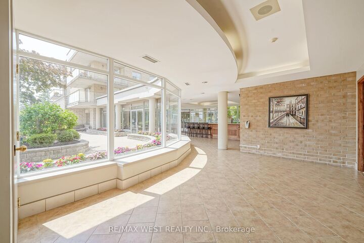 Property Photo:  2506 Rutherford Road 414  ON L4K 5N4 
