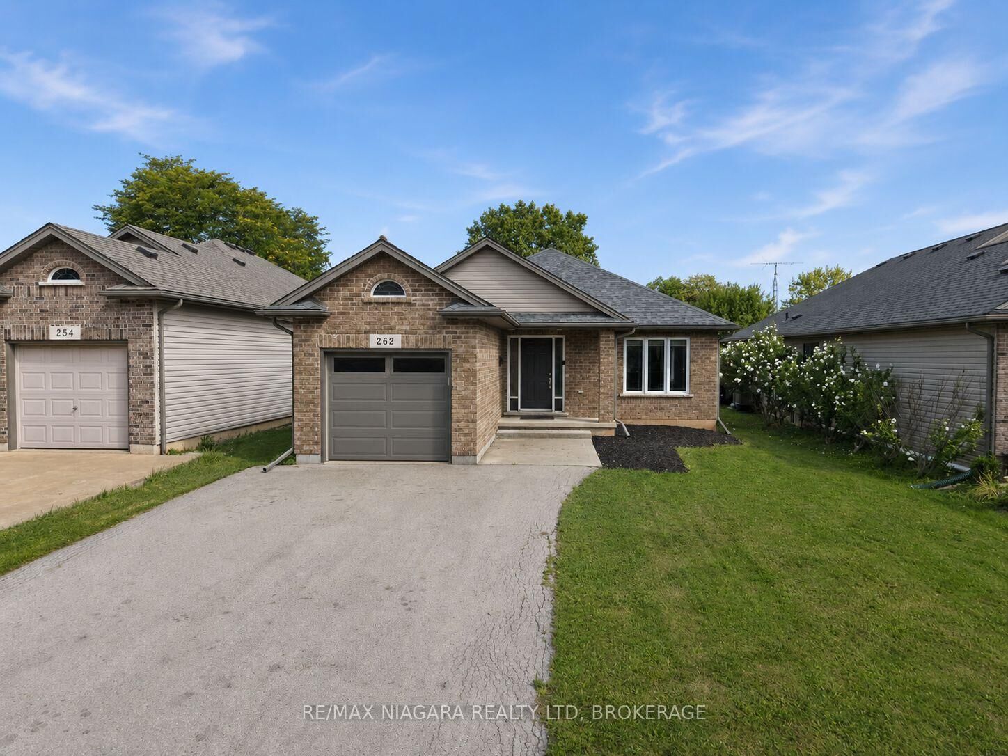 Property Photo: 262 Draper's Street ON L3C 7N2