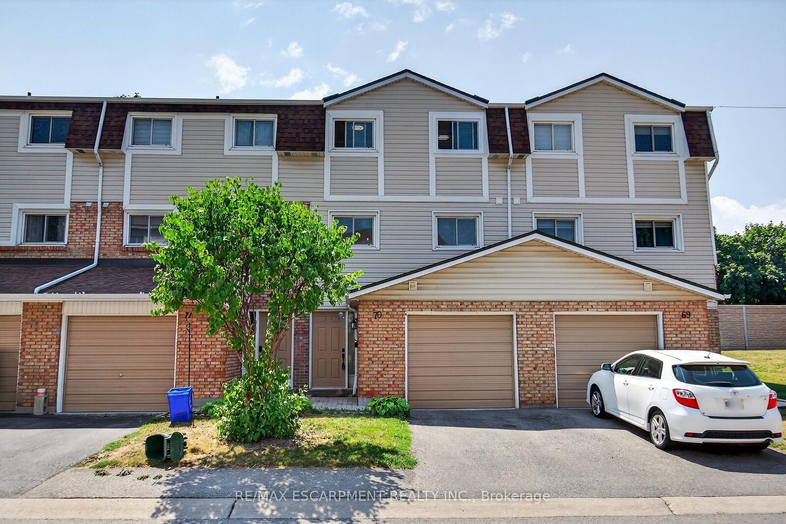 Property Photo:  11 Harrisford Street 70  ON L8K 6L7 