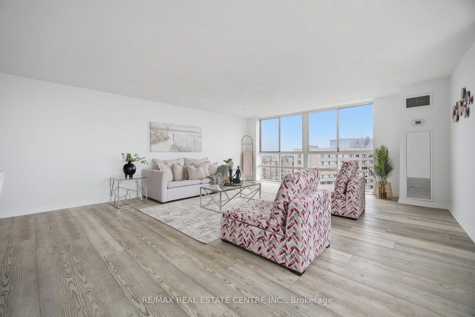 Property Photo: 3650 Kaneff Crescent 2601 ON L5A 4A1