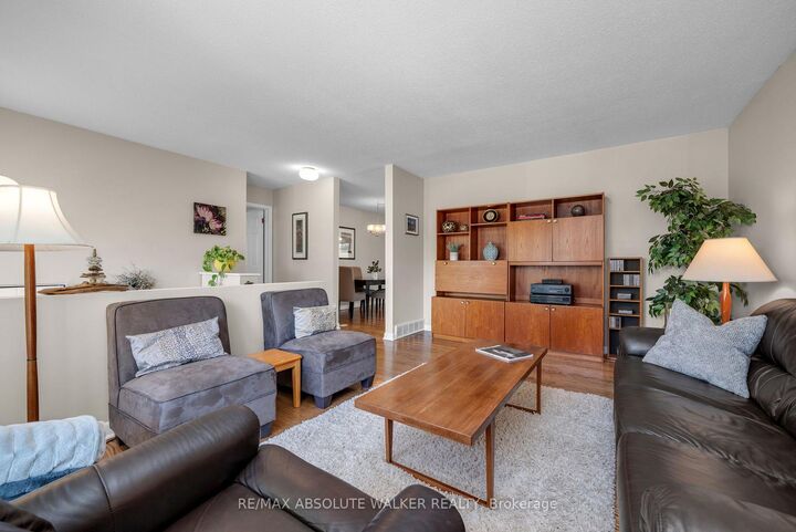 Property Photo:  5 West Herrington Court  ON K2H 6B9 