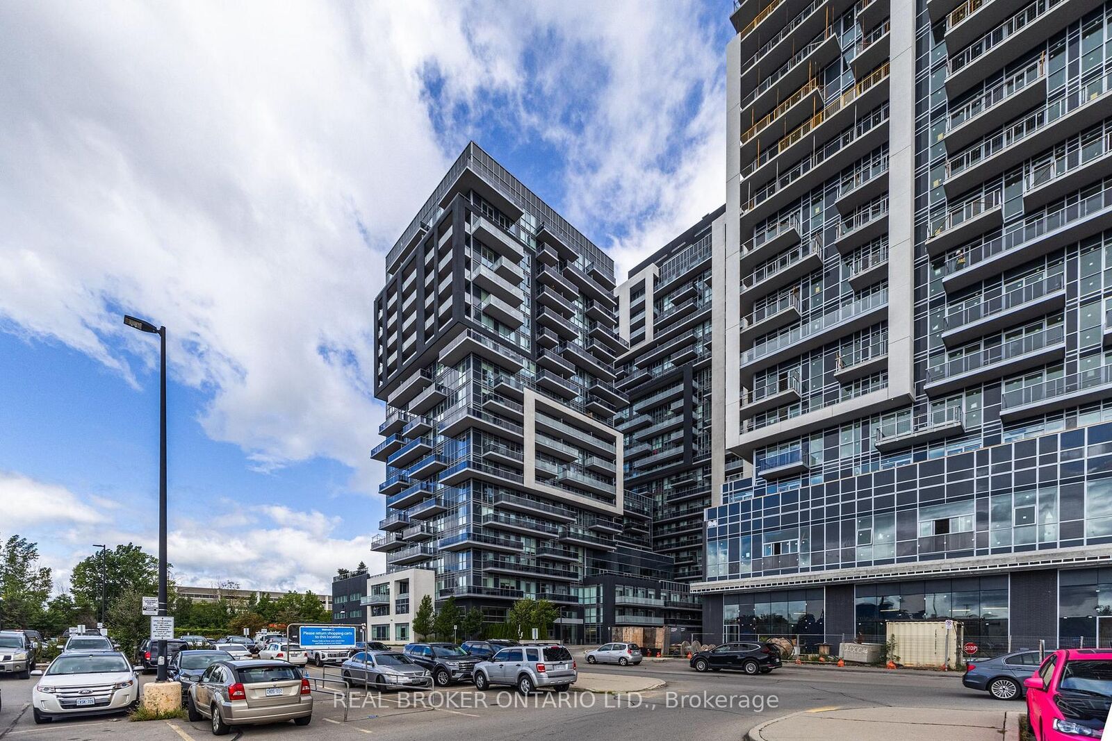 Property Photo:  2081 Fairview Street 1805  ON L7R 0E4 
