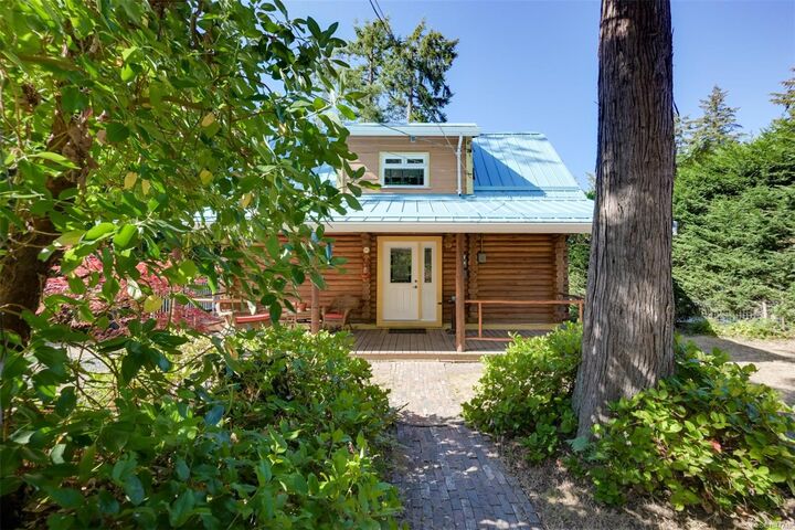 Property Photo: 3612 Vanland Rd BC V8H 0G6