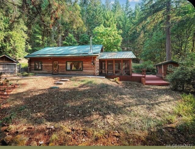 Property Photo: 135 Fairway Dr BC V8K 1M6