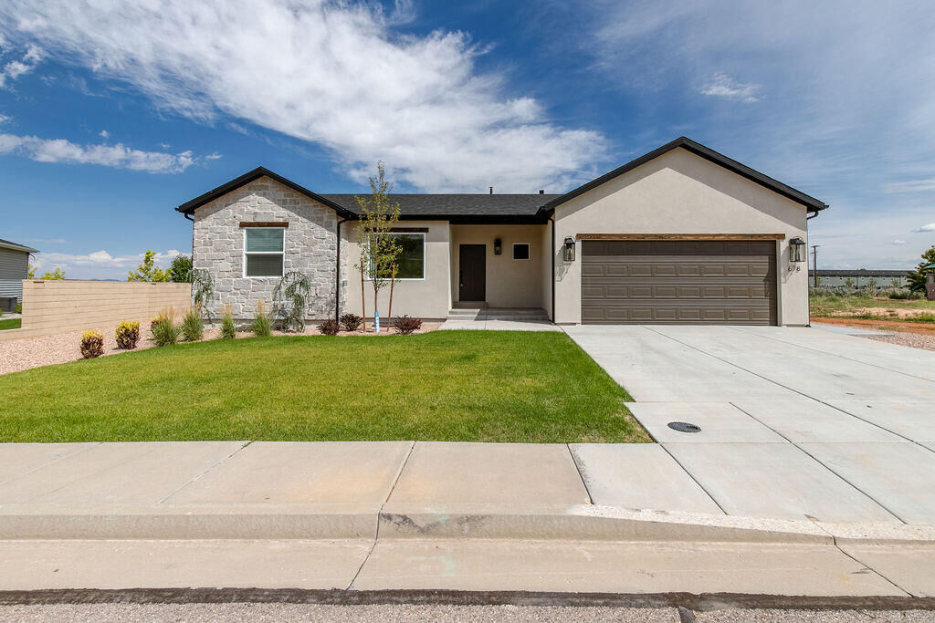 Property Photo:  678 W 325 N  UT 84761 