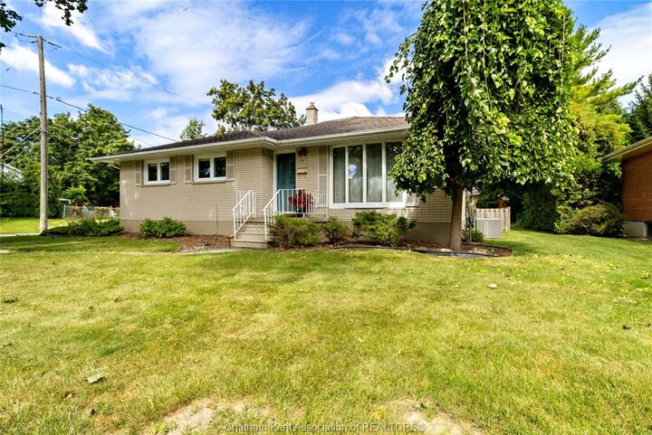 Property Photo: 199 Tweedsmuir Avenue East ON N7M 4A3