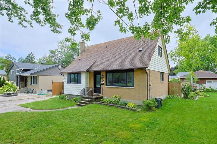 Property Photo: 808 Rosedale Avenue ON N7V 2A3