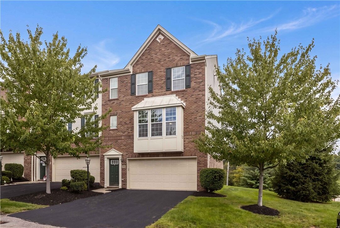 Property Photo: 117 Maple Ridge Ct PA 15317