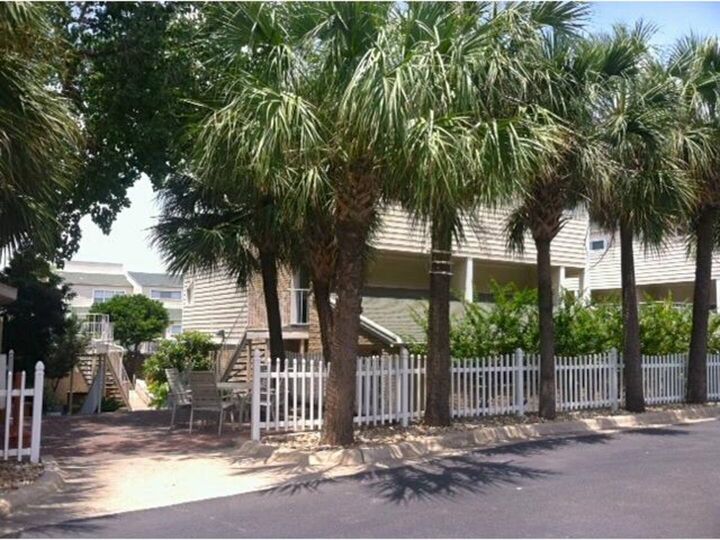 Property Photo:  1818 S Lakeshore Boulevard 37  TX 78741 