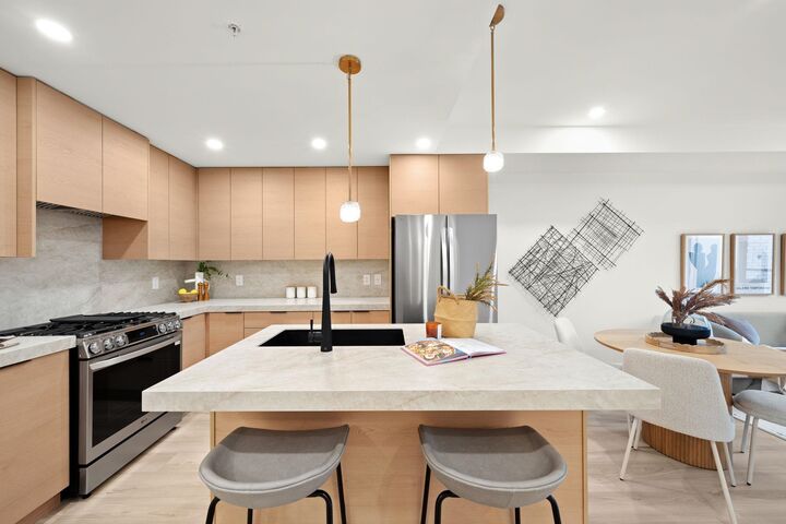 15353 17 Avenue 208 — photo 1