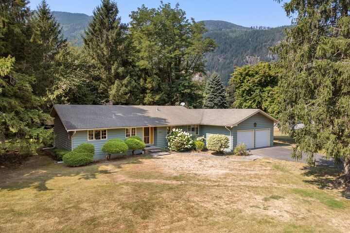 Property Photo: 3853 Hot Springs Road BC V0M 1A3