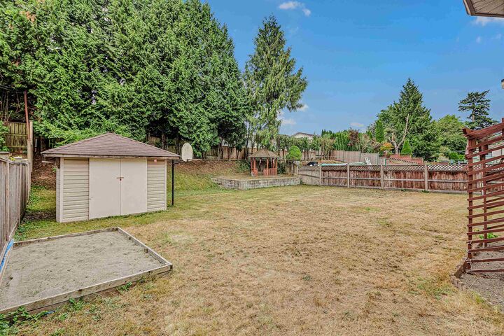 Property Photo: 32878 Harwood Place BC V2S 7C1