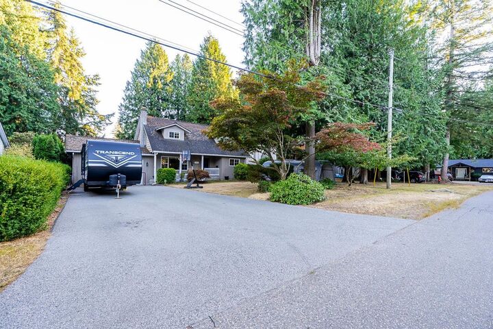 Photo de la propriété: 19860 35 Avenue BC V3A 2P6