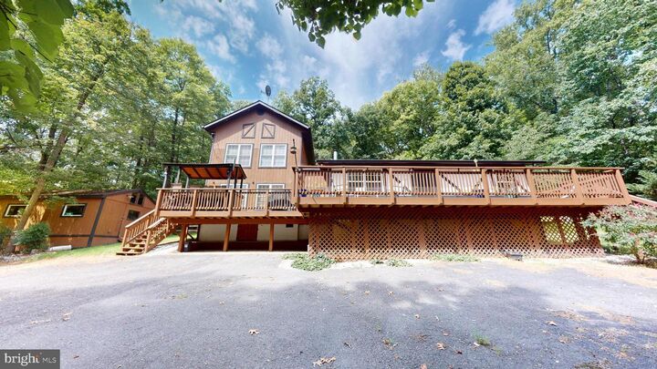 Property Photo:  104 Laurel Lane  VA 20135 