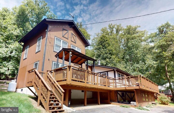 Property Photo:  104 Laurel Lane  VA 20135 