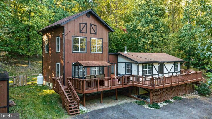 Property Photo: 104 Laurel Lane VA 20135