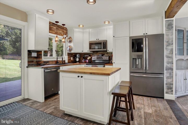 Property Photo:  140 Den Mar Drive  PA 17532 