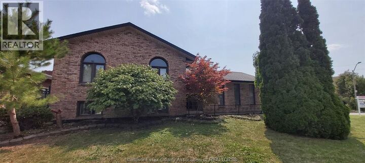 Property Photo:  8339 Kingston Crescent  ON N8S 4R7 