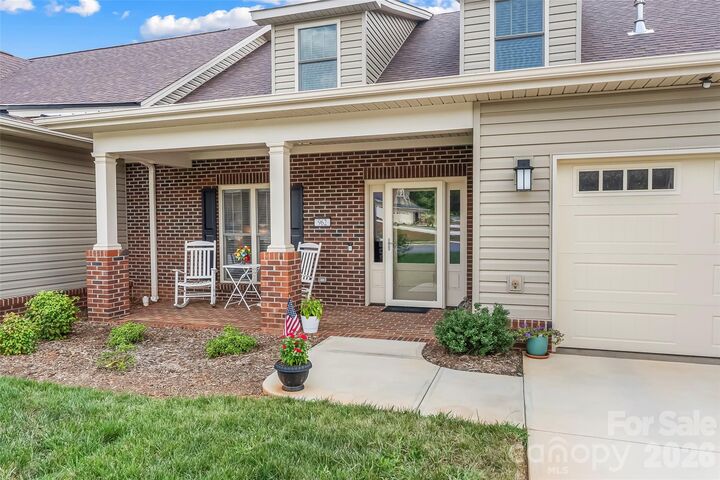 Property Photo:  962 Trial Place  NC 28658 
