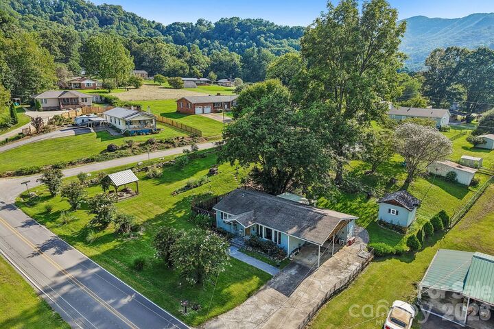 Property Photo:  550 Lickstone Road  NC 28786 
