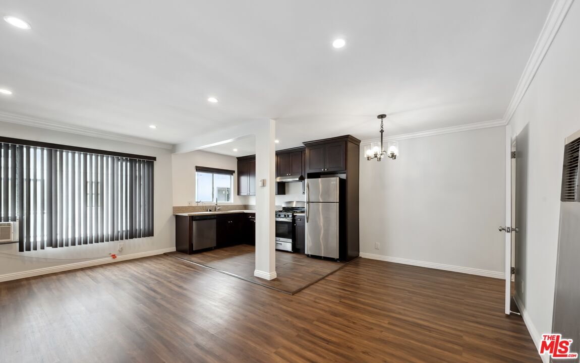 Property Photo:  637 N Hayworth Ave, Unit 6  CA 90048 