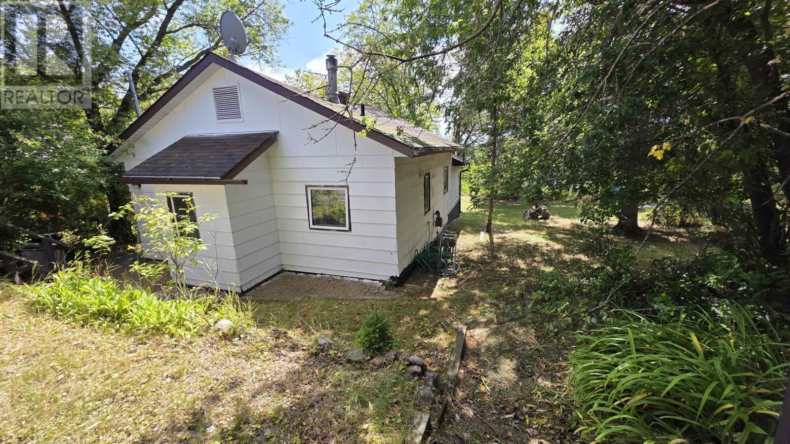 Property Photo:  335 Govt Road Rd  ON P0X 1C0 