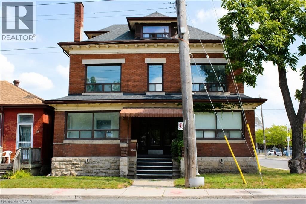 Property Photo:  56 Wentworth Street North 4  ON L8L 5V4 