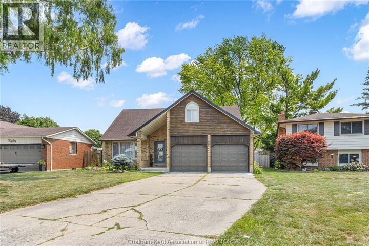 Property Photo:  76 Pamela Crescent  ON N7L 4S5 