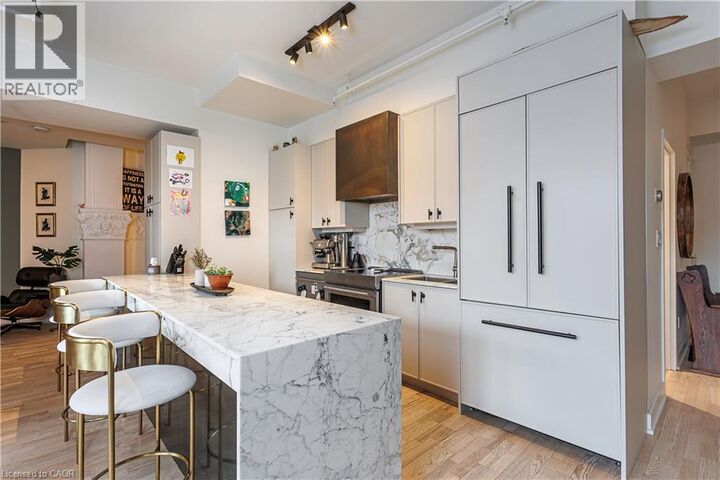 Property Photo: 152 Annette Street 208 ON M6P 1P4