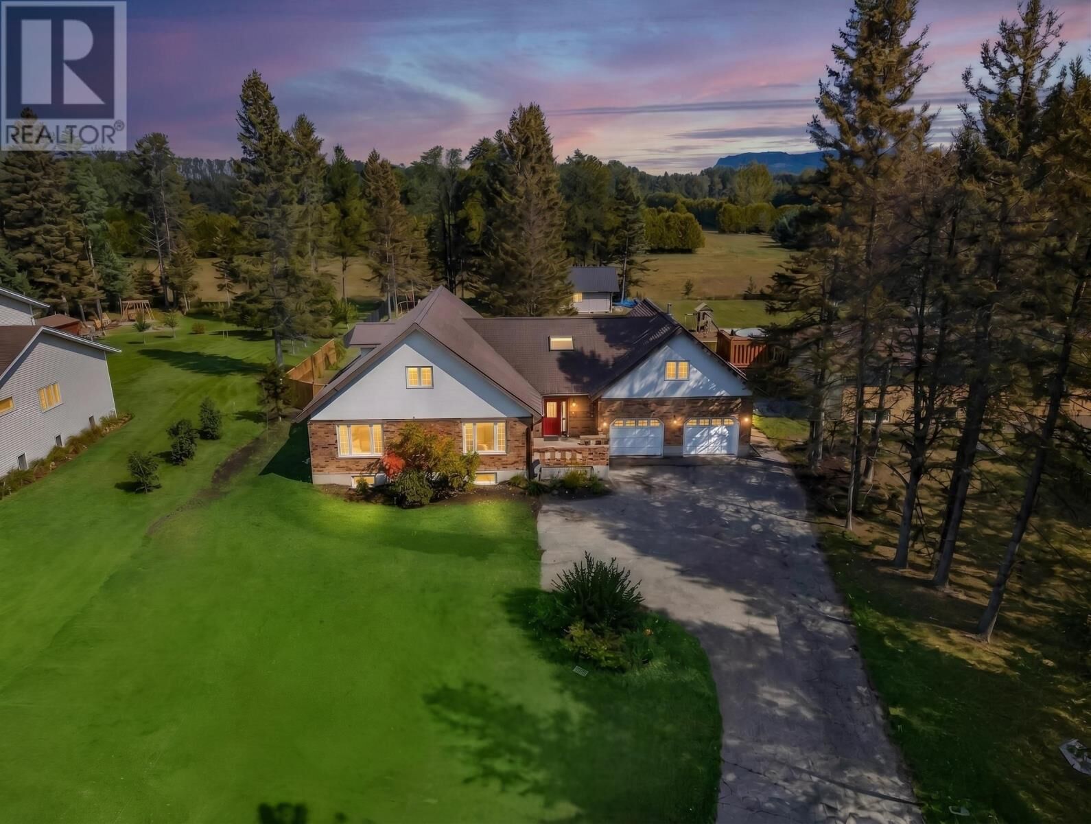 Property Photo: 2190 25th Side Rd ON P7K 1G1