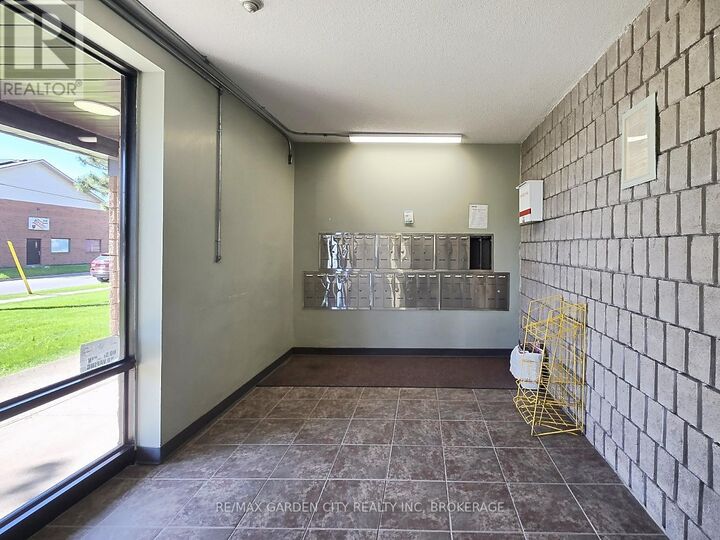 Property Photo:  72 East Main Street East 211  ON L3K 5Z8 