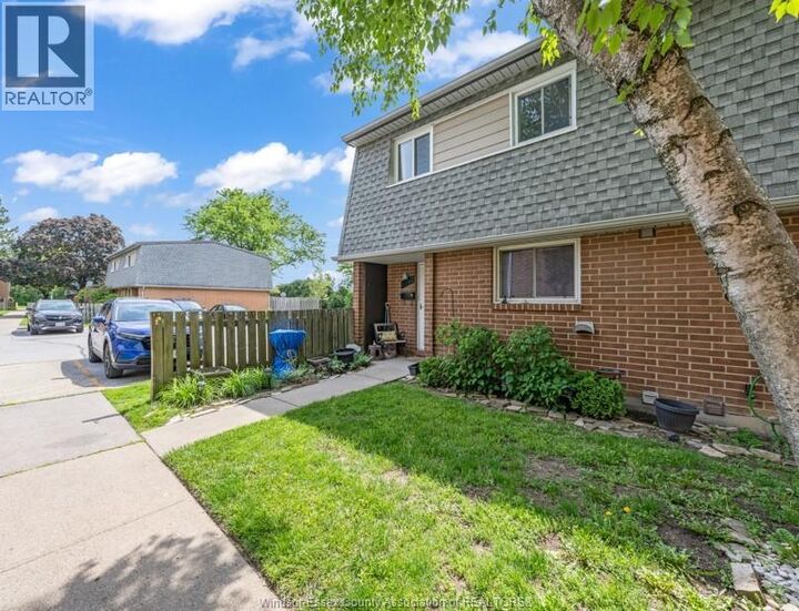Property Photo:  6701 Rose-Ville Garden Drive  ON N8T 1J3 