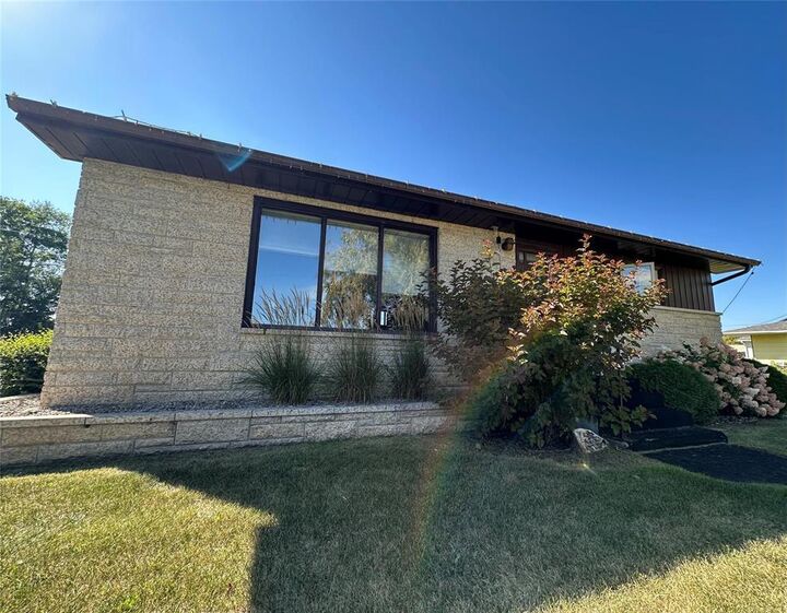 Property Photo:  224 Church Avenue  MB R0J 1P0 