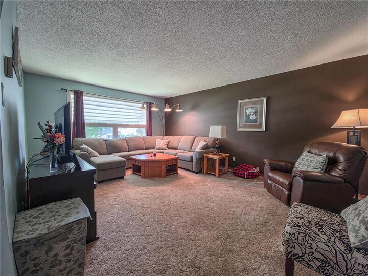 Property Photo:  651 Rideau Street  MB R7A 5N8 
