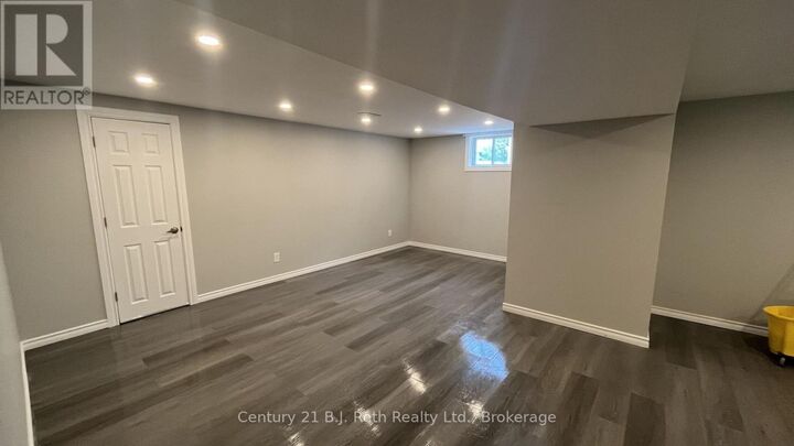 Property Photo: 687 Victoria Street Lower ON L4R 1A9