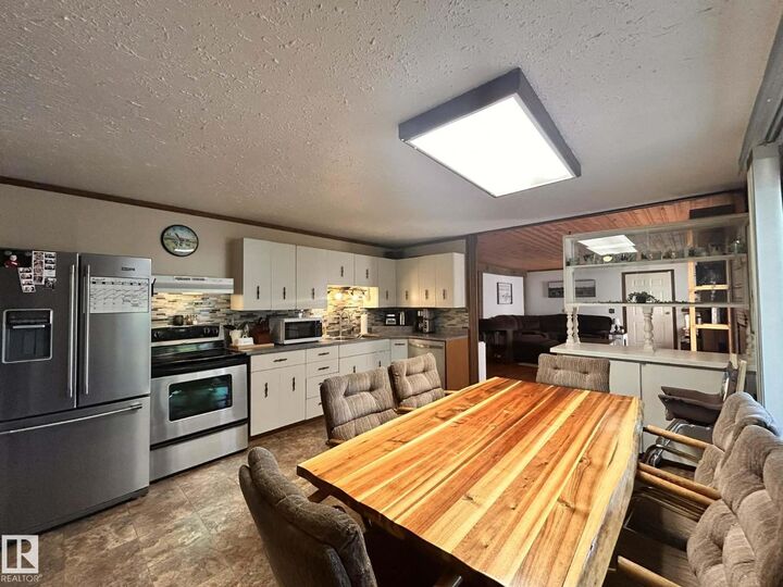Property Photo: 5013 50 St AB T0B 3T0