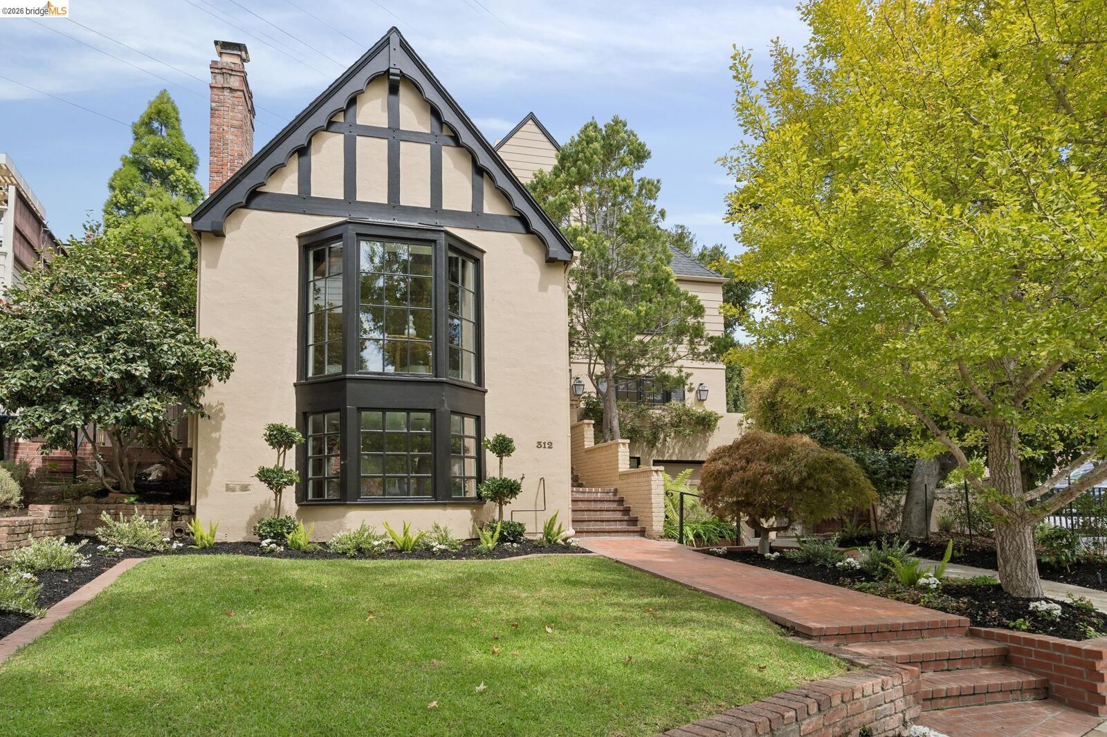 Property Photo:  312 Saint James Drive  CA 94611 