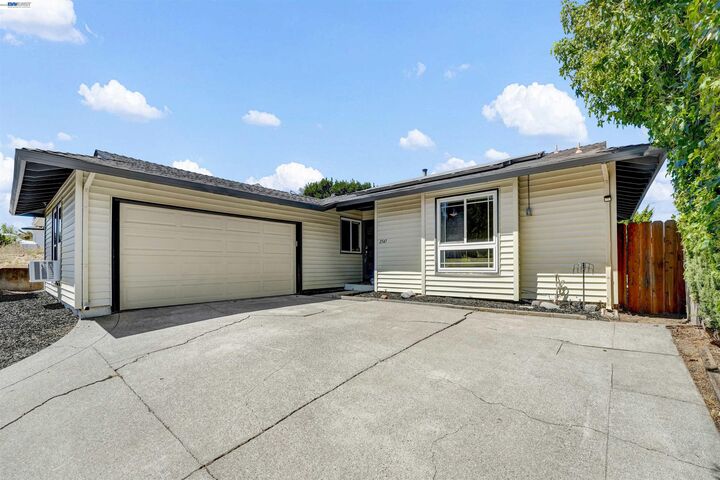 Property Photo:  2547 Silvercrest Ct  CA 94564 