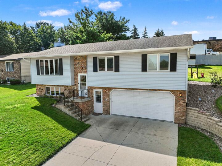 Property Photo: 4836 Embassy Court IA 52002