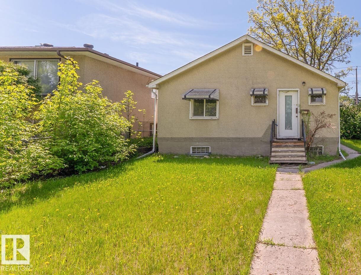 Property Photo:  7931 83 Avenue NW  AB T6C 0M1 