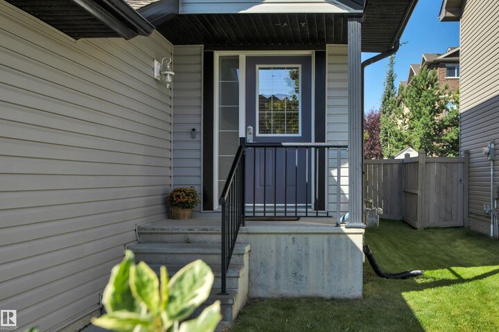 Property Photo:  1325 Cunningham Drive SW  AB T6W 0R8 