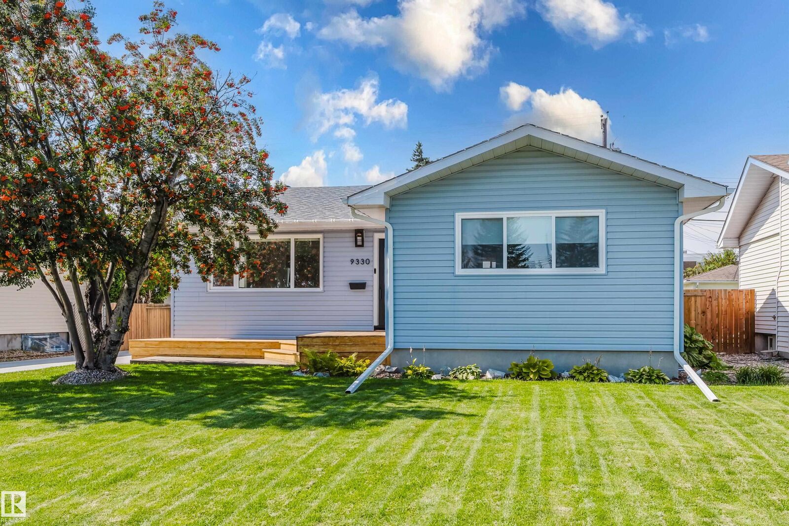 Property Photo:  9330 162 Street NW  AB T5R 2M9 