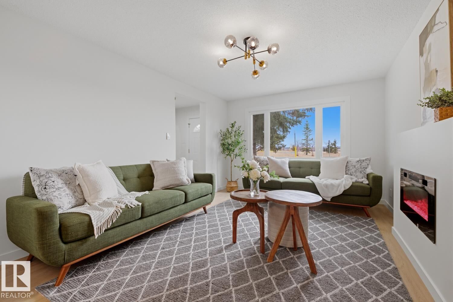 Property Photo:  7D Callingwood Court NW  AB T5T 0H5 