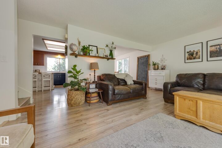 Property Photo: 77 Beacon Crescent AB T8N 0A4