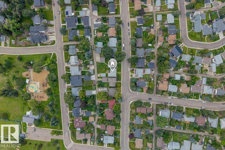 Property Photo:  12107 40 Avenue NW  AB T6J 0S4 