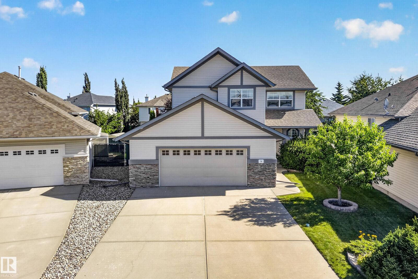 Property Photo:  58 Carson Drive  AB T8H 2K3 
